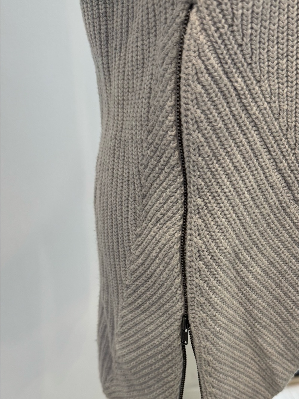 V-Neck Ribbed Knit Women's Sweater with side zippers - Light Gray - Picture 4 of 13